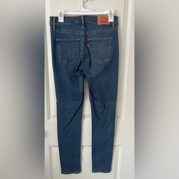 Levi’s Slimming Skinny Jeans - Picture 4 of 5
